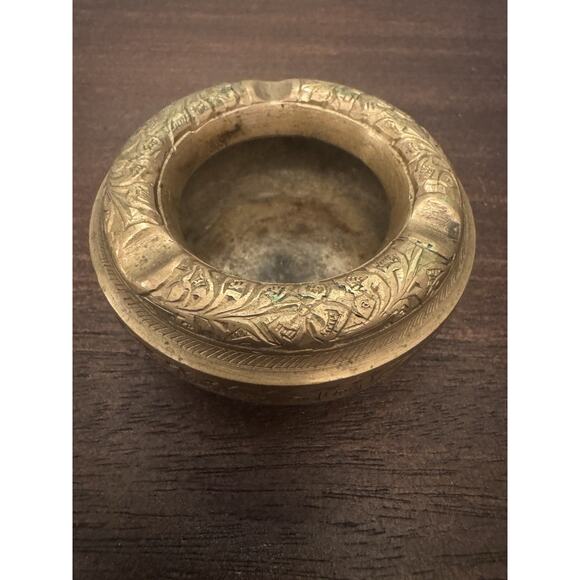 VTG Brass Ashtray Handmade Ornate Patina 3 Cigarettes Trinket Dish Made in India - Picture 3 of 11
